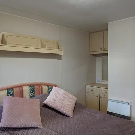 Campsite Domek Holenderski Bialy *